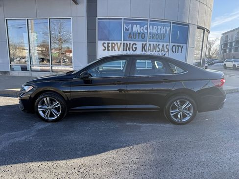 Used 2024 Volkswagen Jetta SE image 2