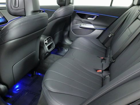 Used 2025 Mercedes-Benz E 350 4MATIC Sedan image 43