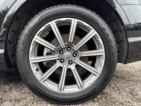 Used 2018 Audi Q7 3.0T Prestige w/ Prestige Package AWD/4WD image 28