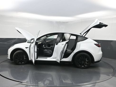 Used 2023 Tesla Model Y Long Range AWD/4WD image 35