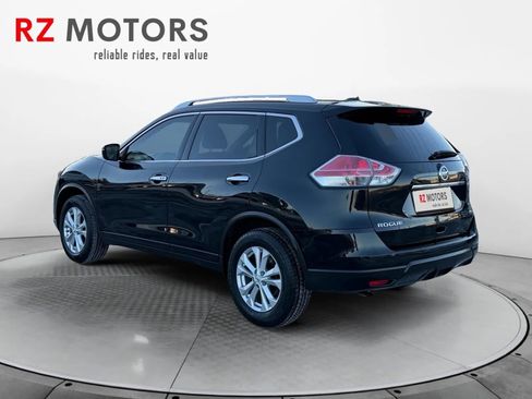 Used 2016 Nissan Rogue SV image 3