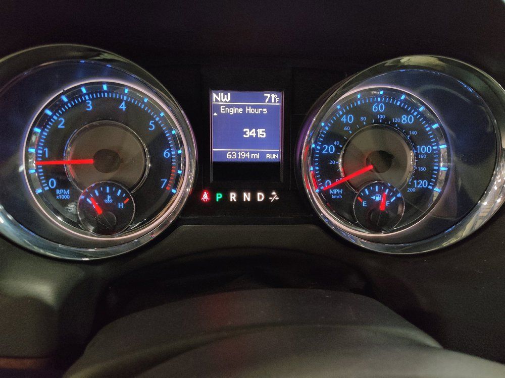 Used 2015 Chrysler Town & Country Touring-L w/ Driver Convenience Group FWD image 23