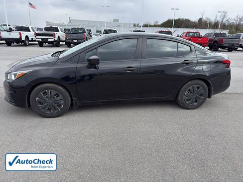 Used 2020 Nissan Versa S image 2