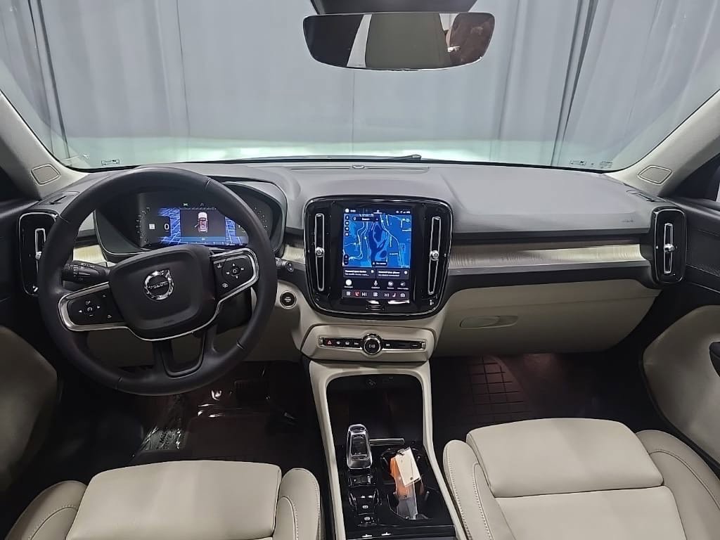 Used 2023 Volvo XC40 B5 Plus w/ Protection Package Premier AWD/4WD image 9
