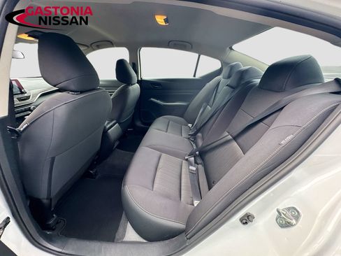 Used 2025 Nissan Altima 2.5 SV FWD image 31