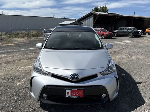 Used 2017 Toyota Prius V Five w/ Advanced Technology Package FWD image 2