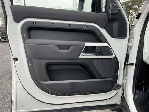 Used 2023 Land Rover Defender 110 S image 19
