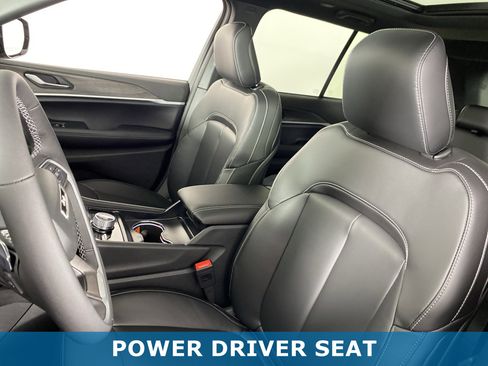 New 2025 Jeep Grand Cherokee Limited image 15