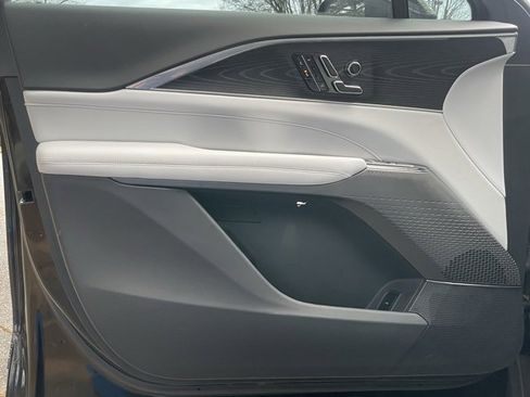 Used 2024 Cadillac Lyriq Luxury image 14