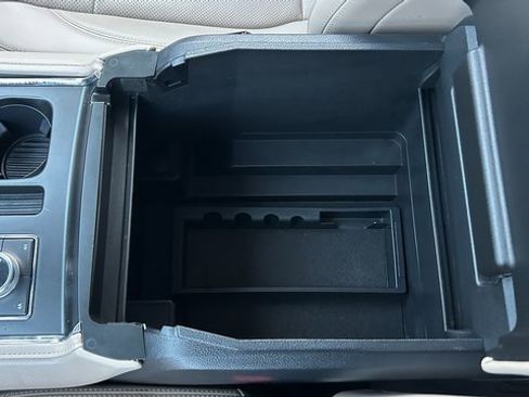 Used 2022 Ford Expedition XLT image 27