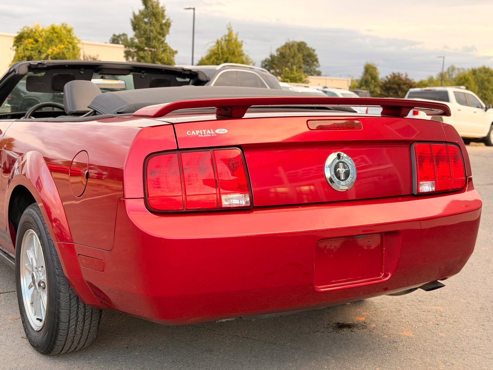 Used 2006 Ford Mustang Convertible RWD image 4