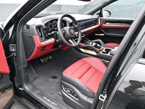 New 2026 Porsche Cayenne Turbo GT AWD/4WD image 4