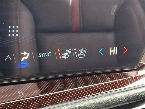 Used 2024 Chevrolet Traverse RS image 27