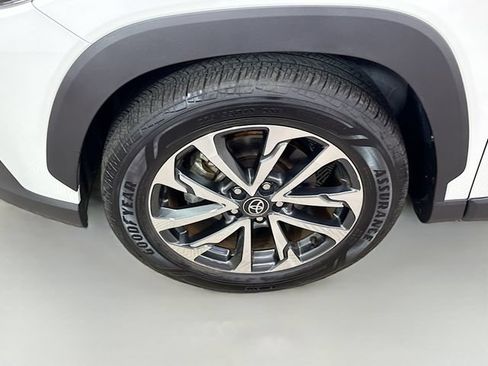 Used 2025 Toyota Corolla Cross XLE w/ Convenience Package FWD image 30