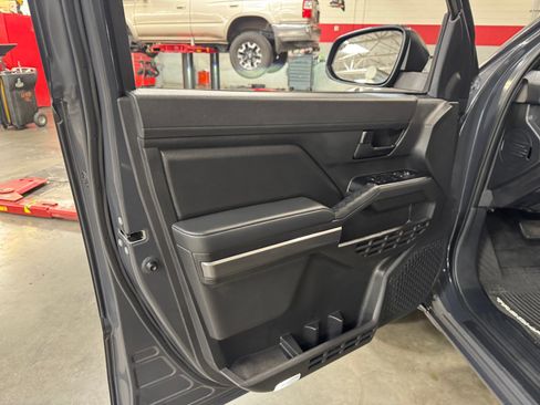 Certified 2025 Toyota Tacoma SR5 AWD/4WD image 13