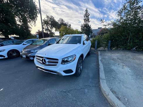 Used 2017 Mercedes-Benz GLC 300 image 2