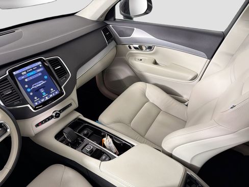 Used 2023 Volvo XC90 B5 Core image 24