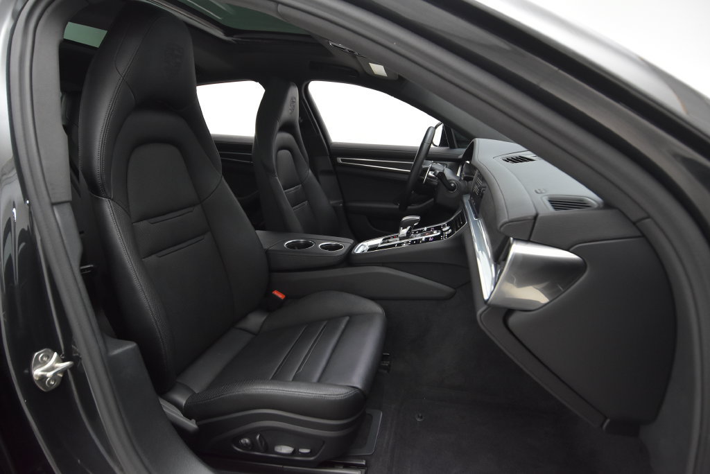 Used 2023 Porsche Panamera 4 Platinum Edition AWD/4WD image 36