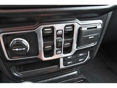 Used 2023 Jeep Wrangler Unlimited Sahara w/ Cold Weather Group AWD/4WD image 28