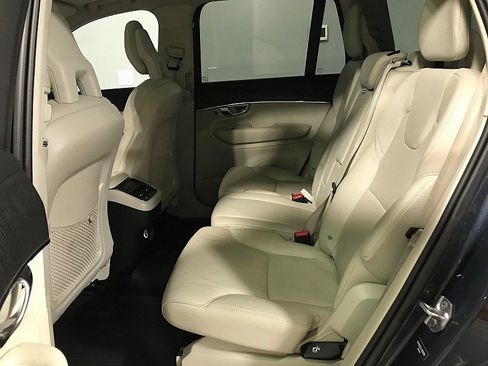 Used 2020 Volvo XC90 T5 Momentum w/ Protection Package Premier FWD image 18