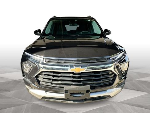 Used 2025 Chevrolet TrailBlazer LT AWD/4WD image 3
