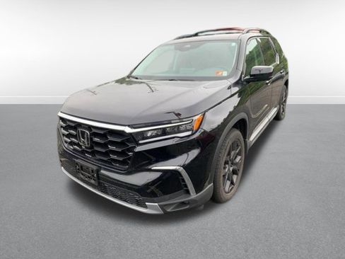 Certified 2025 Honda Pilot Touring image 1