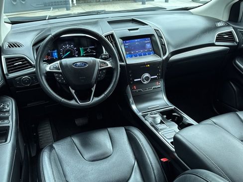 Used 2020 Ford Edge Titanium image 2