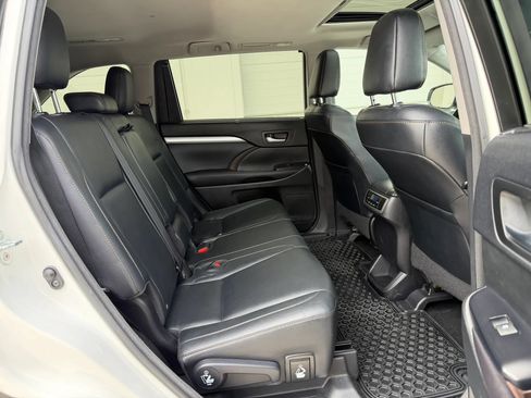 Used 2016 Toyota Highlander XLE AWD/4WD image 14