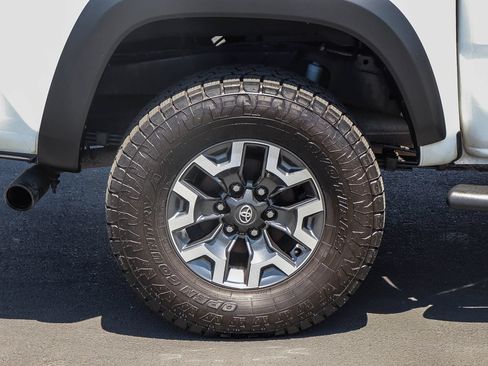 Certified 2023 Toyota Tacoma TRD Off-Road w/ Technology Package RWD image 9