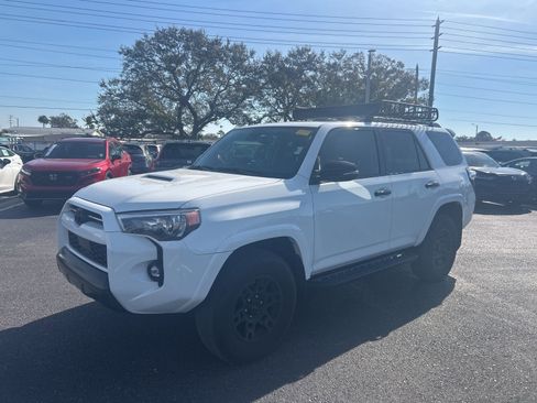 Used 2021 Toyota 4Runner Venture w/ Moonroof Package image 3