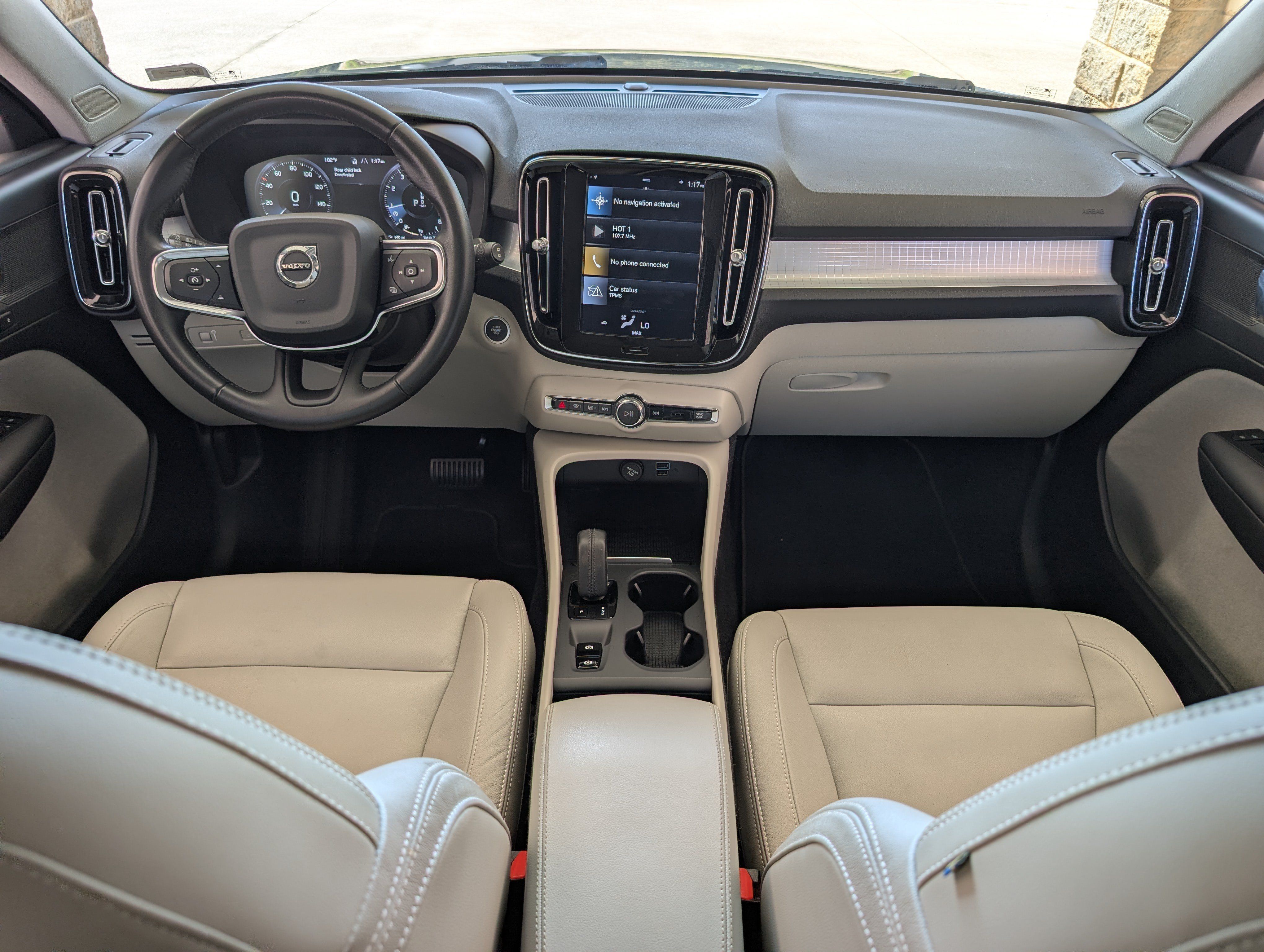 Used 2021 Volvo XC40 T4 Momentum FWD image 23