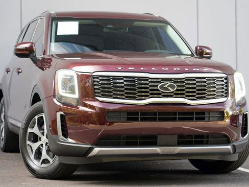 Used 2020 Kia Telluride EX AWD/4WD image 2