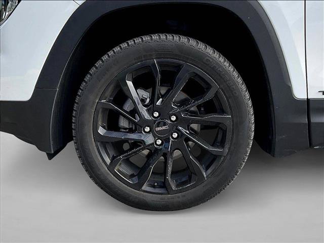 Used 2024 GMC Terrain SLE w/ Elevation Edition AWD/4WD image 10