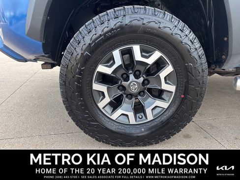 Used 2016 Toyota Tacoma TRD Off-Road w/ Premium & Technology Package image 10