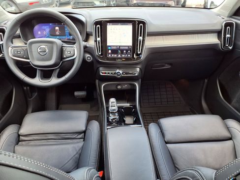 Certified 2023 Volvo XC40 B5 Plus w/ Driver Assist Package AWD/4WD image 18