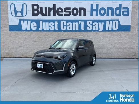 Used 2025 Kia Soul LX w/ LX Technology Package FWD image 1