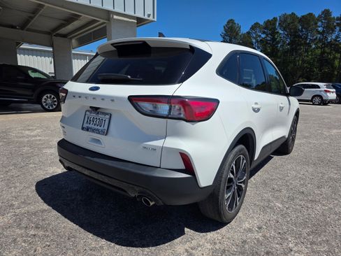 Used 2022 Ford Escape SE w/ SE Sport Appearance Package AWD/4WD image 5