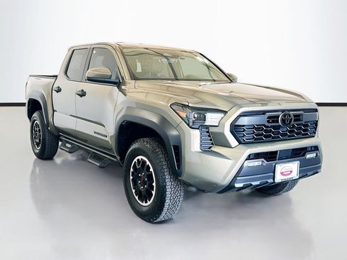 Used 2025 Toyota Tacoma TRD Off-Road AWD/4WD image 3