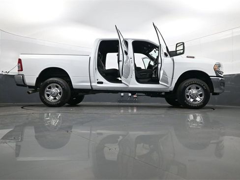 Used 2024 RAM 2500 Tradesman w/ Chrome Appearance Group image 34