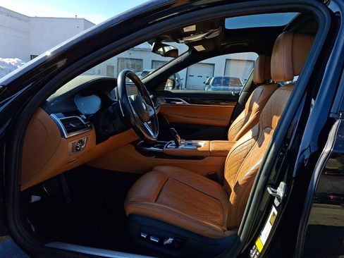 Used 2022 BMW 750i xDrive w/ Luxury Rear Seating Package AWD/4WD image 13