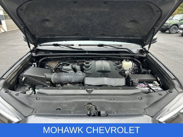 Used 2021 Toyota 4Runner Limited AWD/4WD image 32