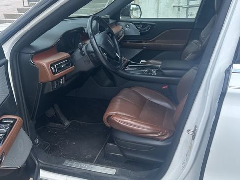 Used 2020 Lincoln Aviator Grand Touring w/ Equipment Group 302A AWD/4WD image 4