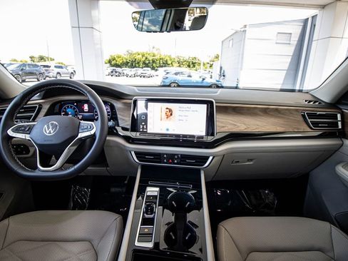 New 2026 Volkswagen Atlas SE FWD image 31