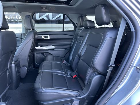 Used 2024 Ford Explorer XLT w/ Equipment Group 202A AWD/4WD image 12