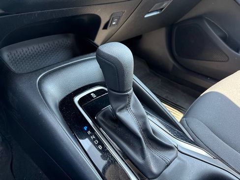 Used 2024 Toyota Corolla LE FWD image 5