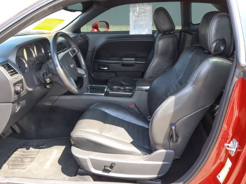 Used 2009 Dodge Challenger R/T RWD image 7