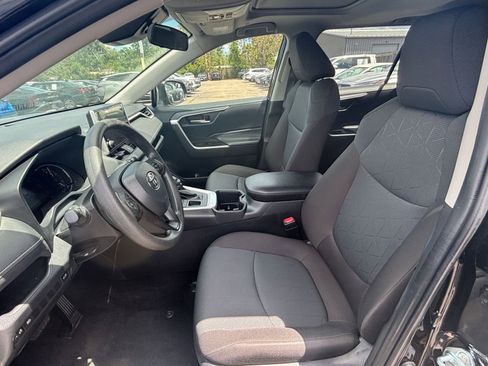 Used 2025 Toyota RAV4 XLE w/ Convenience Package AWD/4WD image 25