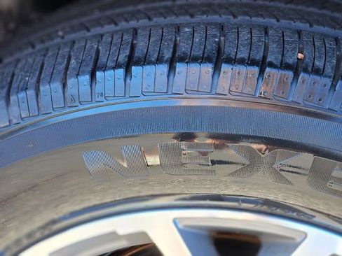 Used 2014 GMC Acadia SLT image 11