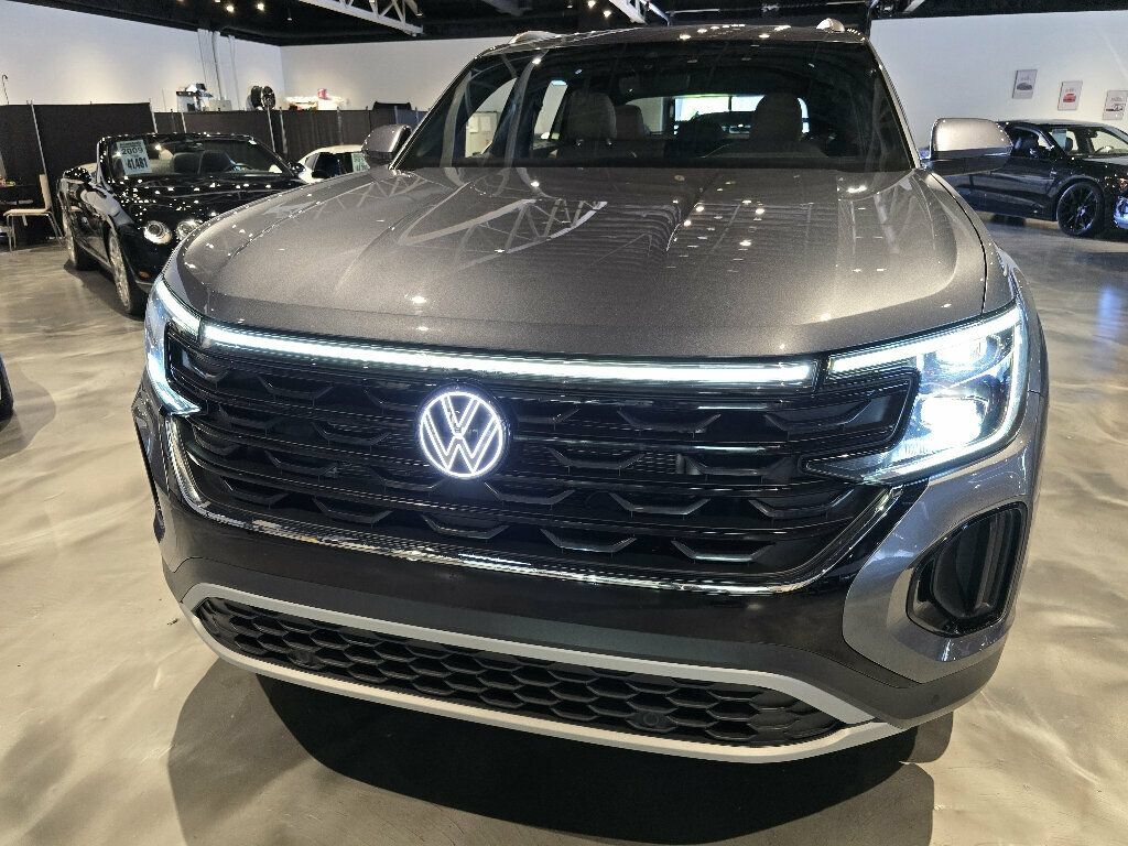 Used 2024 Volkswagen Atlas Cross Sport SE w/ Panoramic Sunroof Package FWD image 39