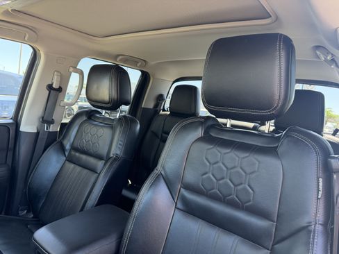 Used 2023 Nissan Frontier SV w/ SV Premium Package RWD image 17